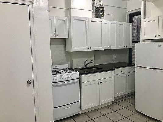 4th image of 135 E 50th St APT 2M