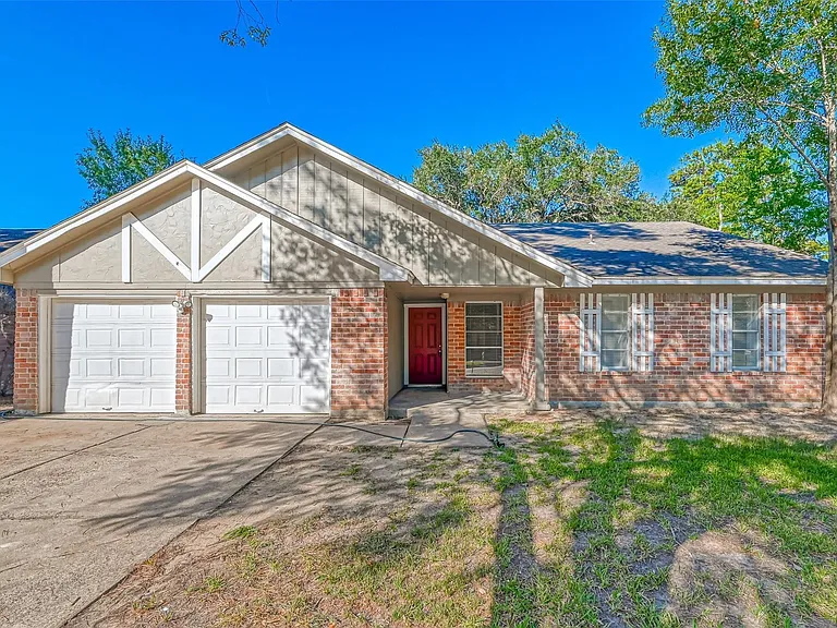22318 Meadowgate Dr — Photo 1