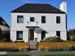 2531 Westmont Way W, Seattle, WA 98199