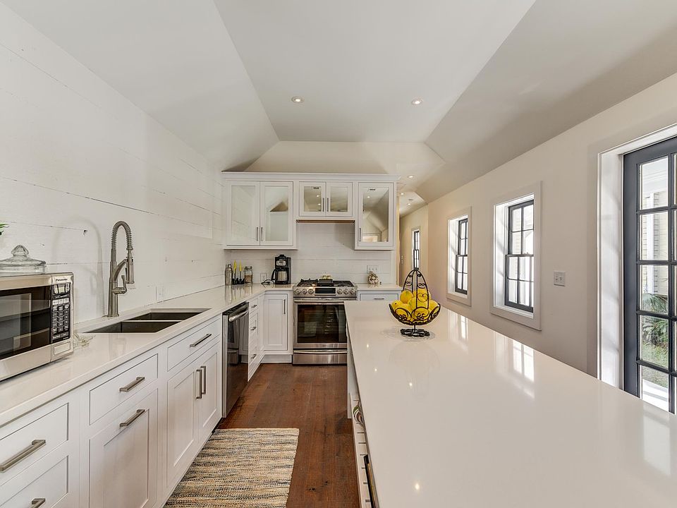 1st image of 631 Broadway St #1