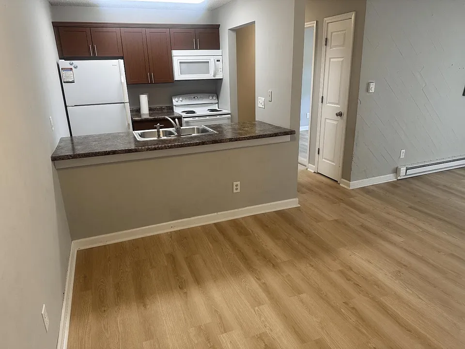 1831 Fuller Rd #24