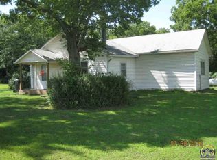 14451 S Adams Rd, Carbondale, KS 66414