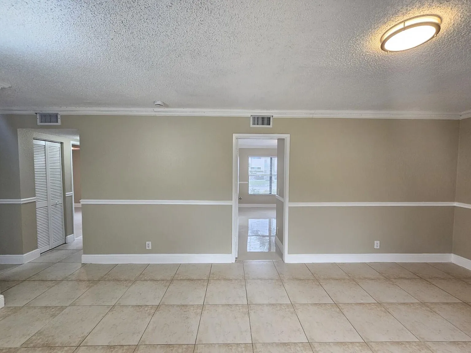 2 bed, 2.0 bath, 904 sqft, $1,950 — Photo 2