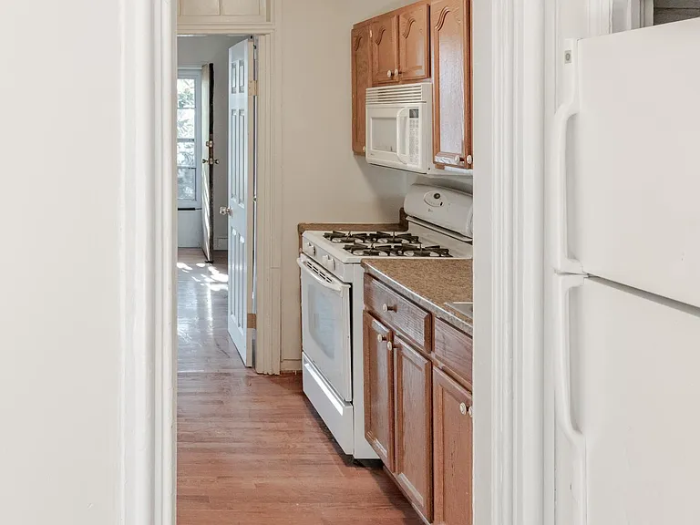 1712 Bolton St #2R — Photo 2