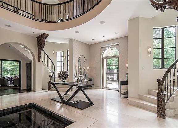 3rd image of 3816 Turtle Creek Dr
