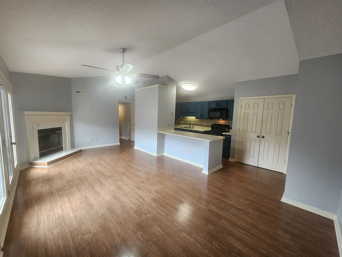 Building Photo - 3701 Cotswold Ter #7K