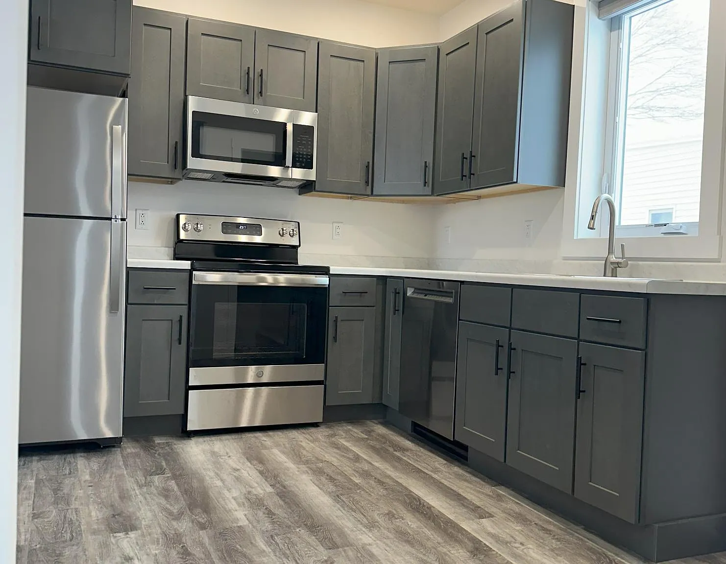 3 bed, 1604 sqft, $2,200 — Photo 2
