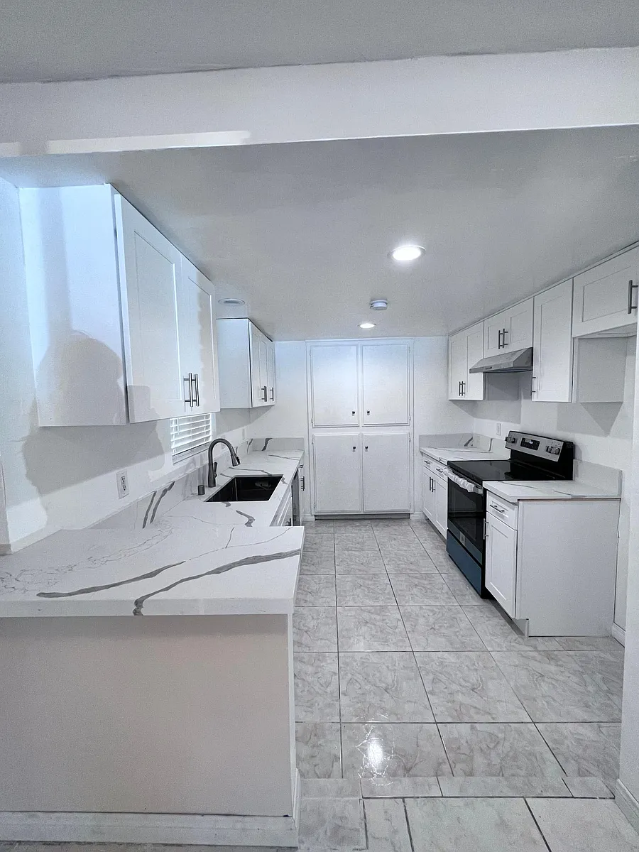 Building Photo - 380 Temple Ave #1