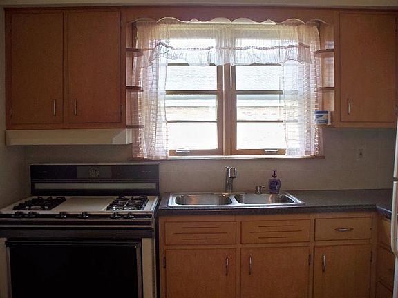 3rd image of 2638 Schrage Ave