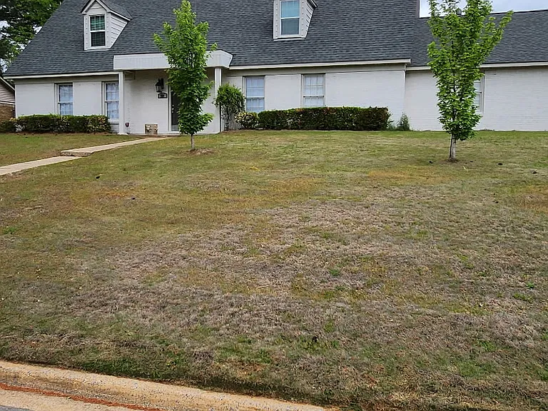 350 Riverdale Dr — Photo 1