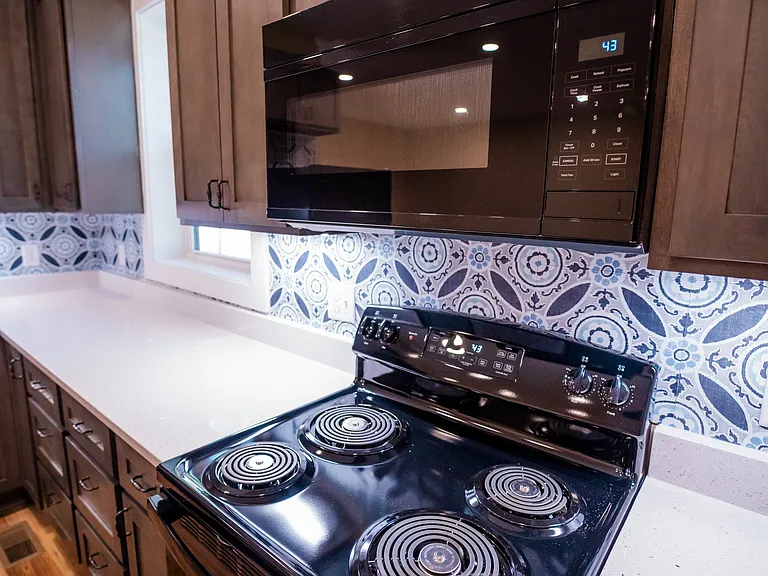 210 8th St W #1 — Photo 9