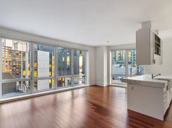 60 Riverside Boulevard image 1 of 17