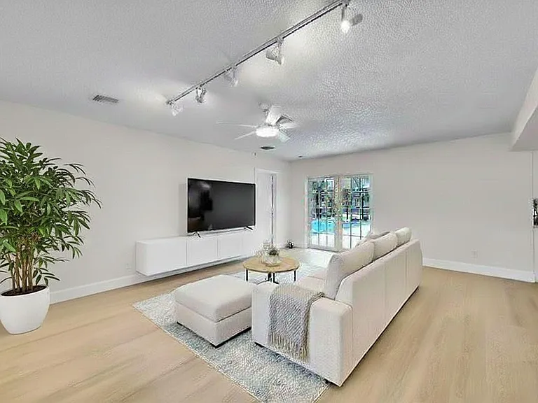 1480 SW 66th Ter — Photo 21