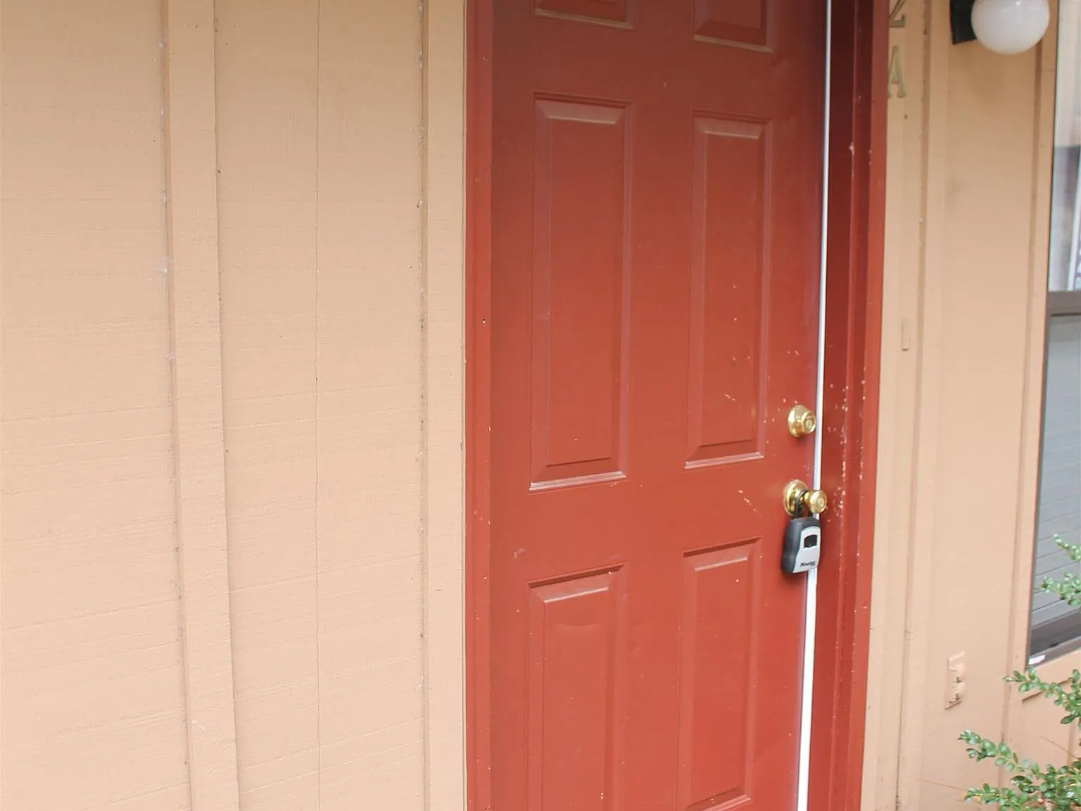 2 bed, 1.0 bath, 810 sqft, $700 — Photo 2