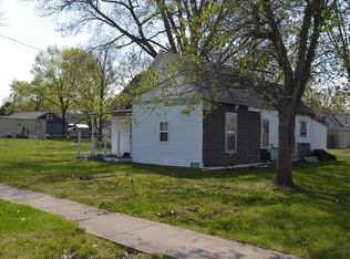 118 E Prairie St, Centralia, IL 62801