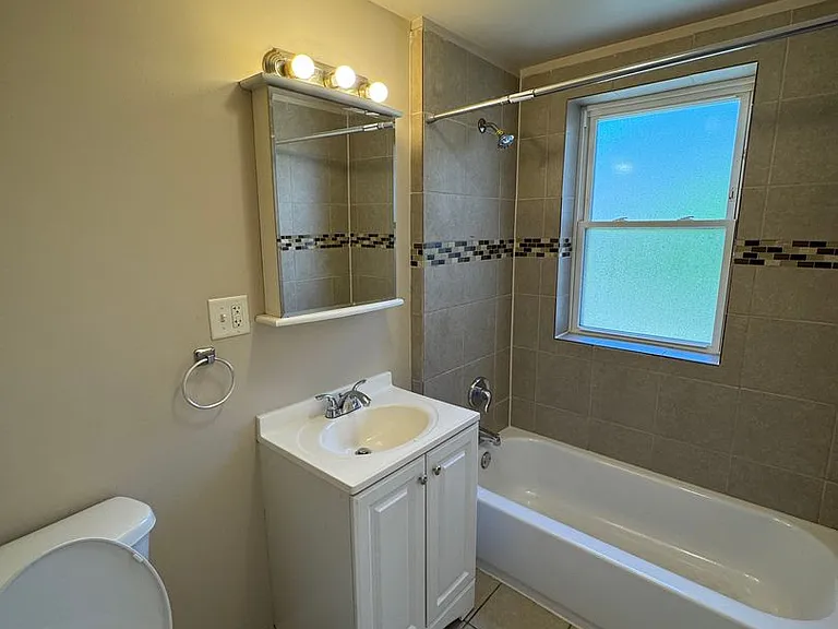 1637 W 77th St #2 — Photo 11