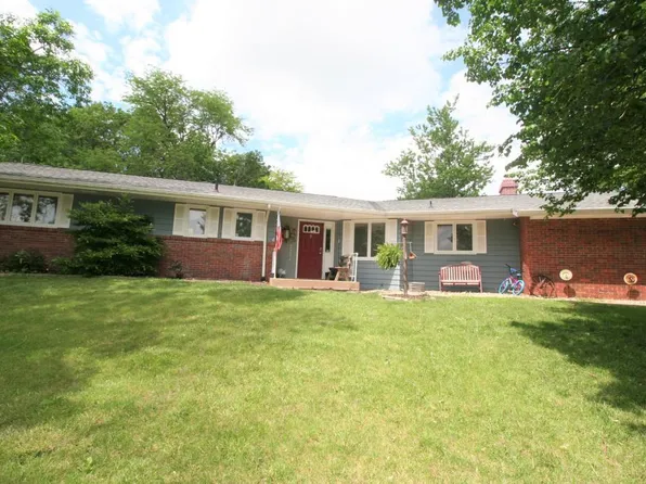 830 Mikels Dr, Centerville, IA 52544