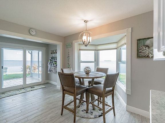 4th image of 2638 Saint Josephs Dr W