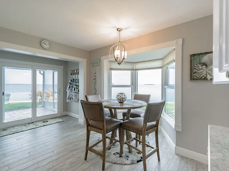2638 Saint Josephs Dr W — Photo 4