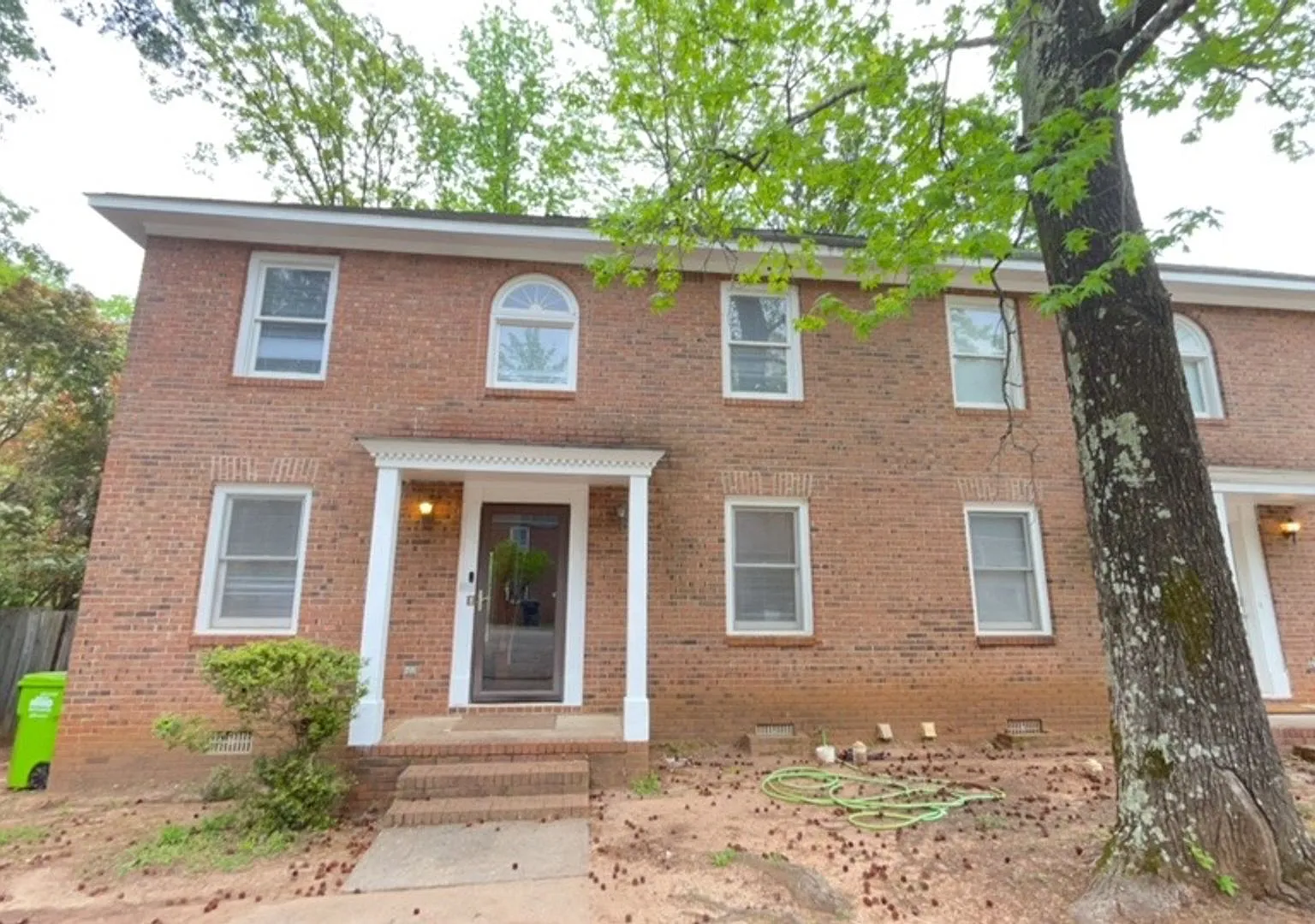 Spacious Townhouse Located In The Heart Of Irmo — Photo 2