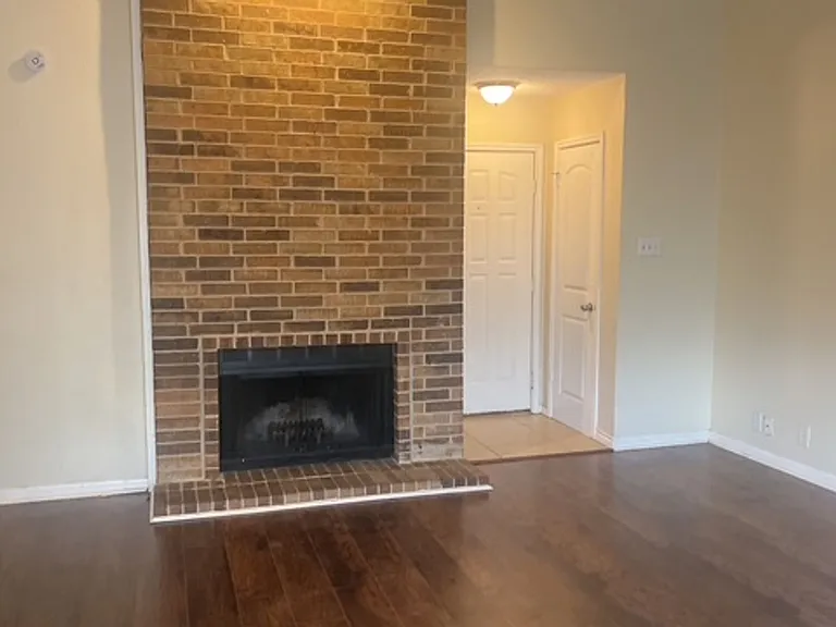 1901 Cloisters Dr #921 — Photo 12