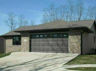 325 Doe Ct, Dubuque, IA 52003