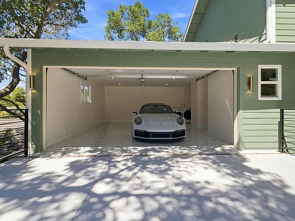 5th image of 19 Tilden Drive