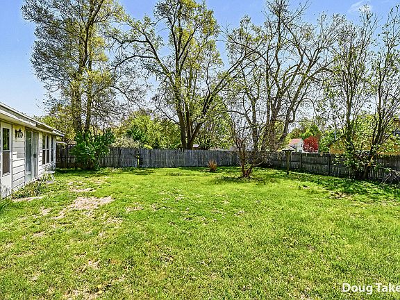 5th image of 527 W Ellis Ave