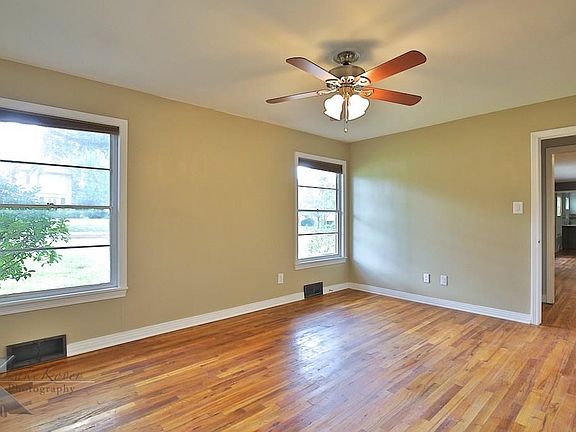5th image of 901 Highland Ave