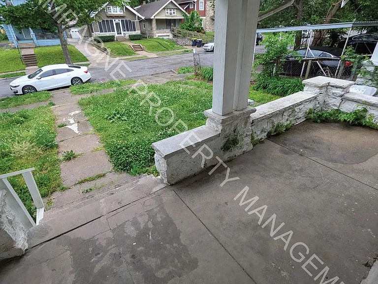 4026 Agnes Ave — Photo 2