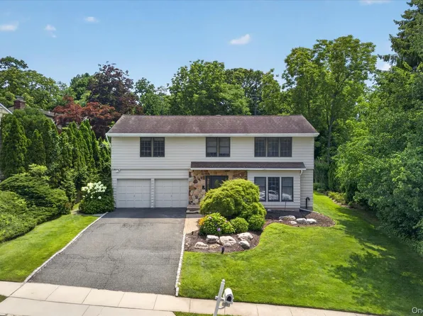30 Irving Drive, Woodbury, NY 11797
