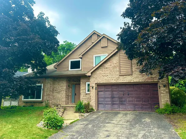 5295 Bear Lake Dr, East Lansing, MI 48823