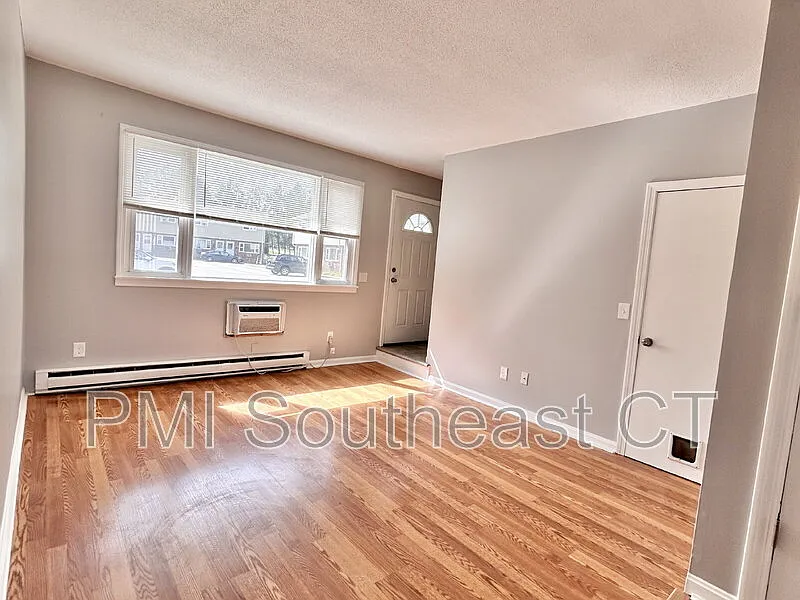 2 bed, 1.0 bath, 848 sqft, $1,700 — Photo 3