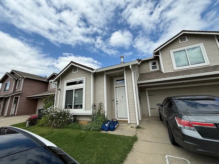 835 Tranquil Ln — Photo 2