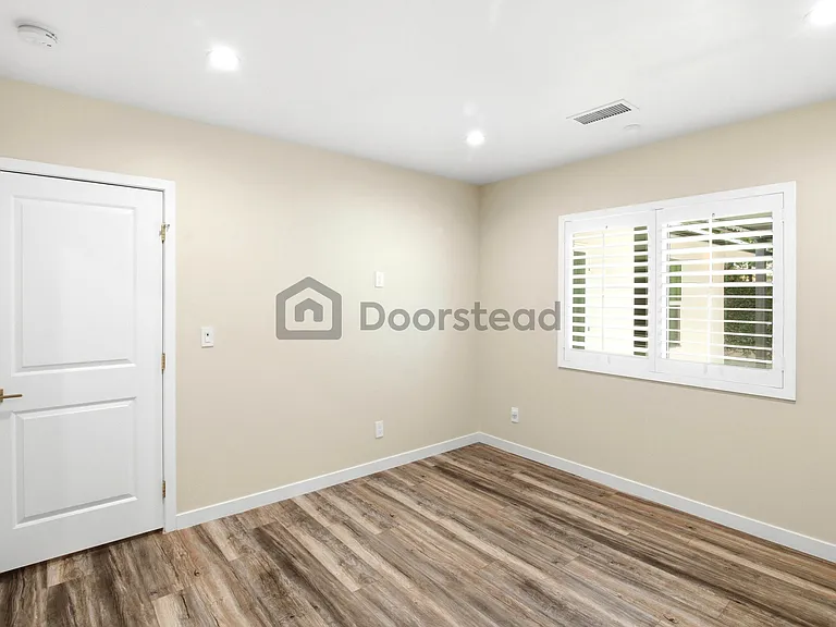 7414 Lasaine Ave — Photo 26
