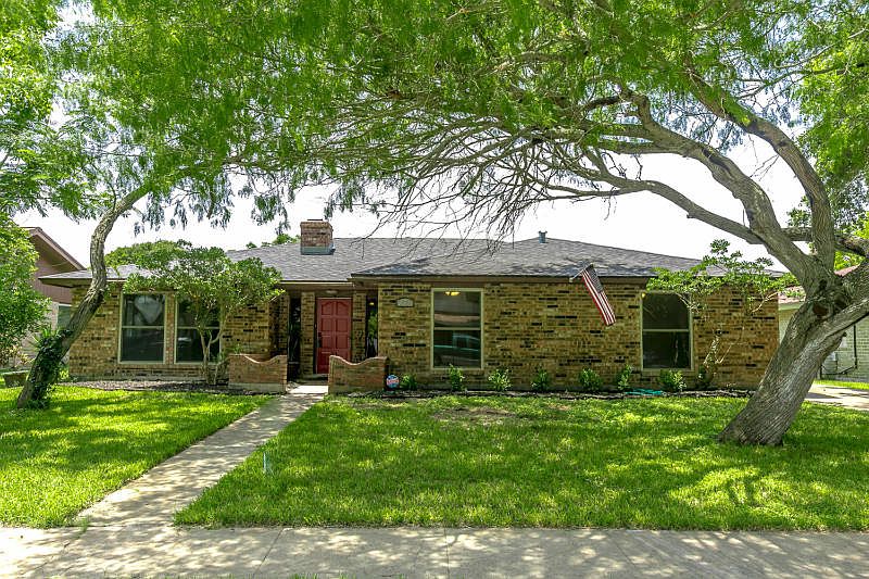 1st image of 216 Poesta Dr