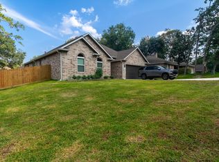 1460 River Oaks Dr, Huntsville, TX 77340