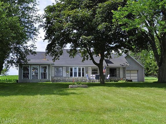 2nd image of 952 N Shore Dr