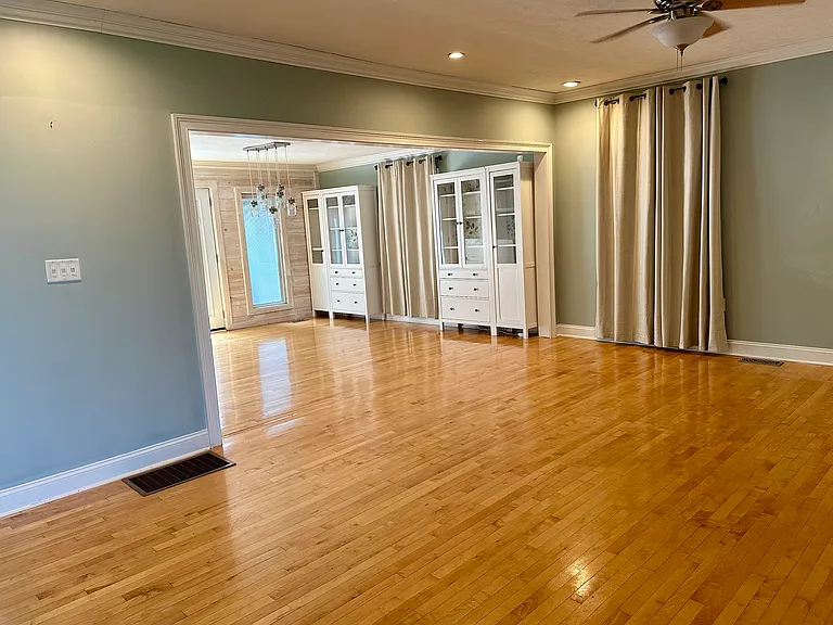 Grandview Dr — Photo 2