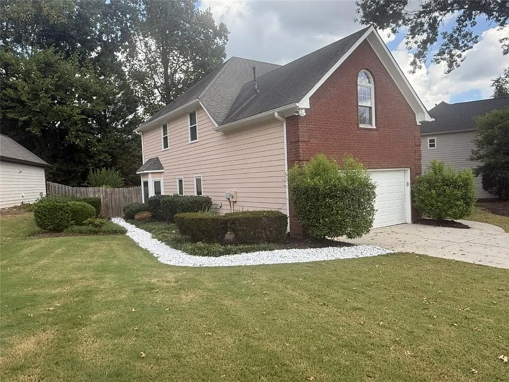 4 bed, 2.5 bath, 2674 sqft, $3,000 — Photo 3