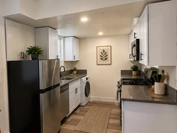 Creekside Townhome Apartments