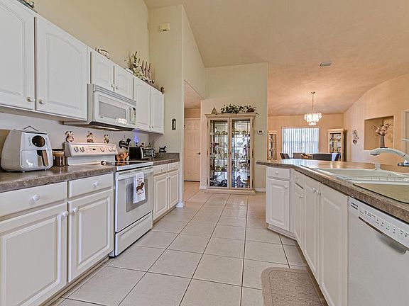 4th image of 829 Wooddusk Dr