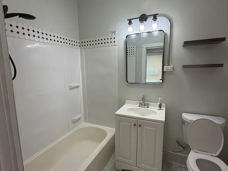 427 N Lawler Ave #1 — Photo 8