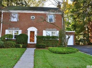 572 Lakeview Ave, Rockville Centre, NY 11570