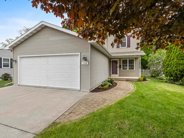 1324 W Bent Ave, Oshkosh, WI 54901