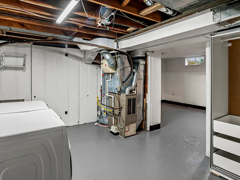 Laundry Room (alt view)