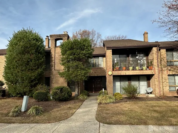 338 Willowbrook Dr, North Brunswick, NJ 08902