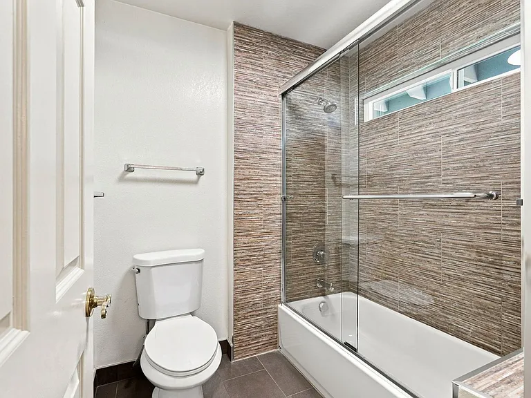 22555 Kinst Ct — Photo 14