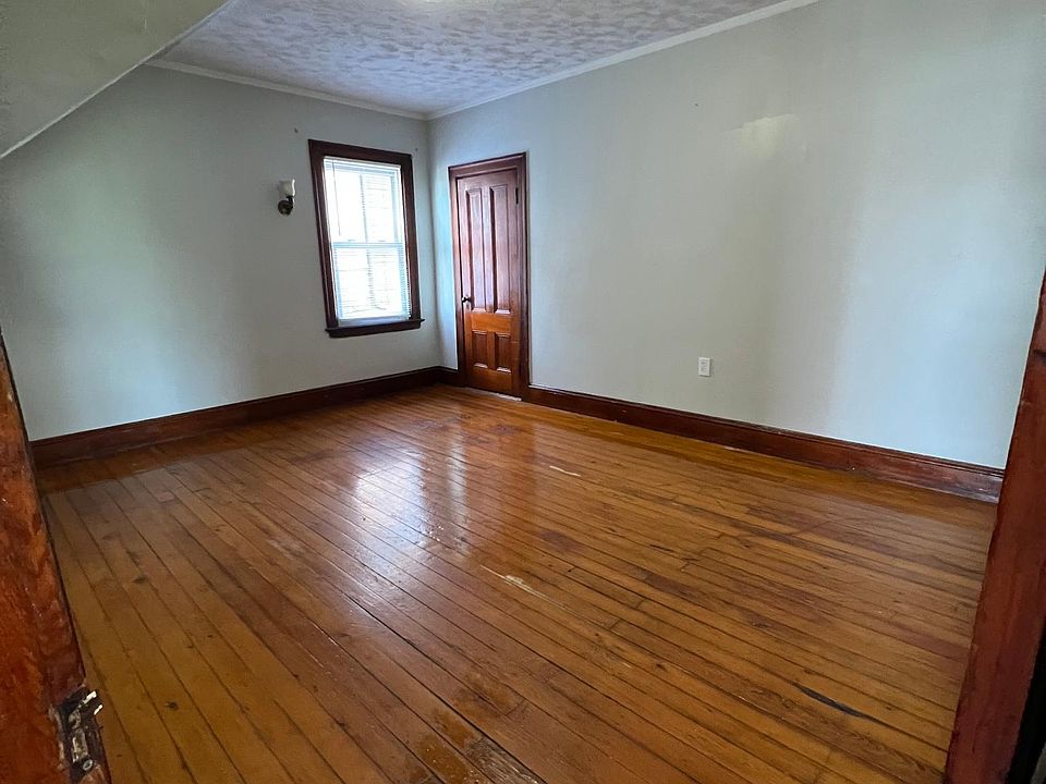 1st image of 16 Emmett St Floor 3