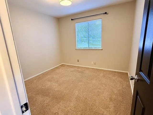 1920 White Oak Cir — Photo 12
